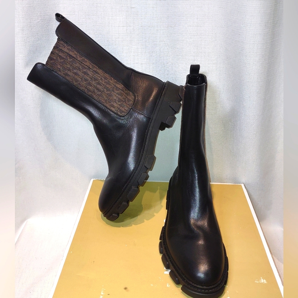 Michael Kors Women's Ridley Chelsea Boot-Size 7.5